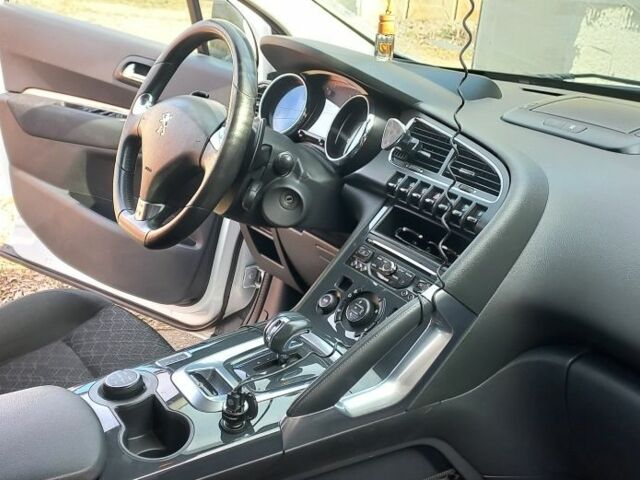 Белый Пежо 3008, объемом двигателя 2 л и пробегом 206 тыс. км за 11000 $, фото 1 на Automoto.ua