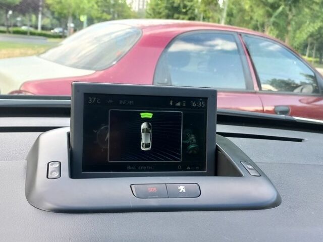 Белый Пежо 3008, объемом двигателя 2 л и пробегом 206 тыс. км за 11000 $, фото 3 на Automoto.ua