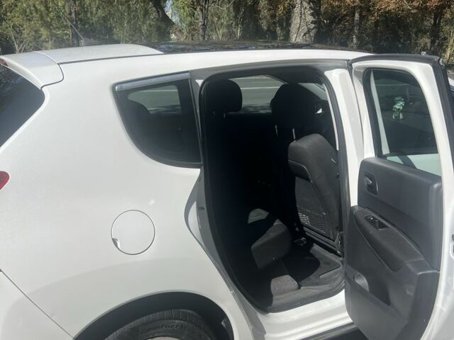 Белый Пежо 3008, объемом двигателя 1.6 л и пробегом 181 тыс. км за 8500 $, фото 4 на Automoto.ua