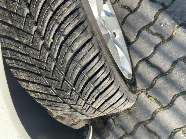 Белый Пежо 3008, объемом двигателя 1.6 л и пробегом 240 тыс. км за 8300 $, фото 18 на Automoto.ua