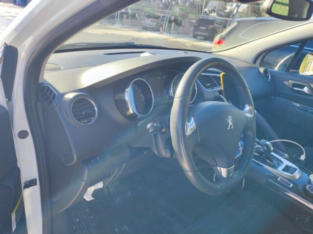 Белый Пежо 3008, объемом двигателя 2 л и пробегом 190 тыс. км за 11000 $, фото 14 на Automoto.ua