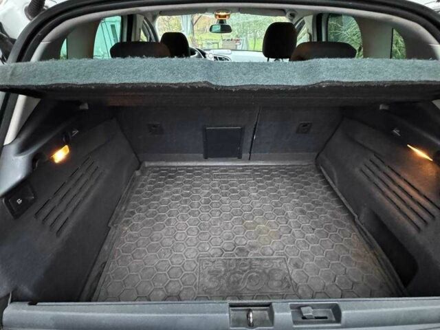 Белый Пежо 3008, объемом двигателя 2 л и пробегом 223 тыс. км за 12800 $, фото 22 на Automoto.ua