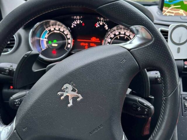 Белый Пежо 3008, объемом двигателя 2 л и пробегом 223 тыс. км за 12800 $, фото 12 на Automoto.ua