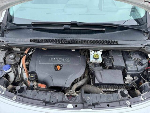 Белый Пежо 3008, объемом двигателя 2 л и пробегом 223 тыс. км за 12800 $, фото 10 на Automoto.ua