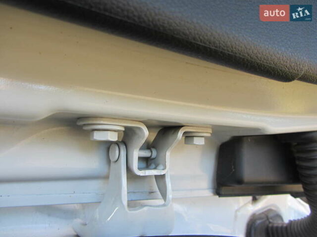 Белый Пежо 3008, объемом двигателя 1.6 л и пробегом 227 тыс. км за 8900 $, фото 32 на Automoto.ua