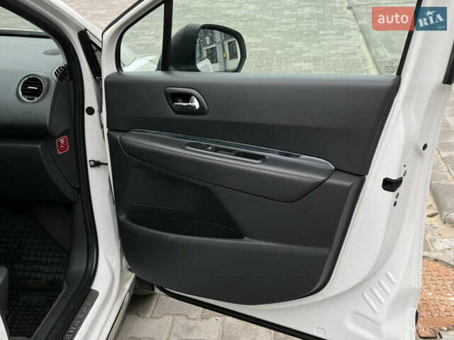 Білий Пежо 3008, об'ємом двигуна 1.6 л та пробігом 230 тис. км за 6900 $, фото 56 на Automoto.ua