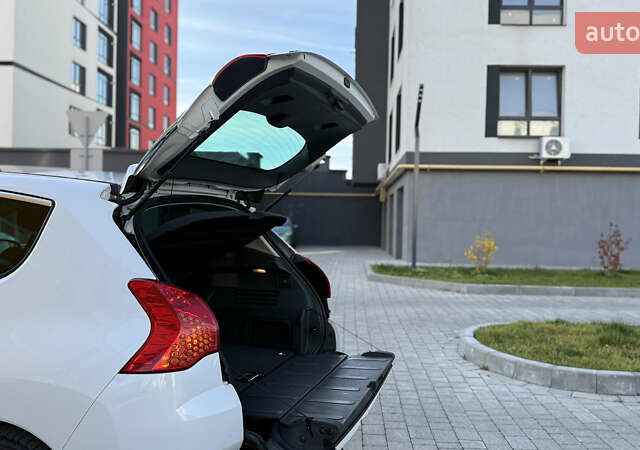 Белый Пежо 3008, объемом двигателя 2 л и пробегом 213 тыс. км за 8950 $, фото 44 на Automoto.ua