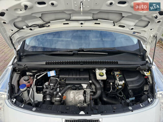 Белый Пежо 3008, объемом двигателя 1.6 л и пробегом 181 тыс. км за 8650 $, фото 54 на Automoto.ua