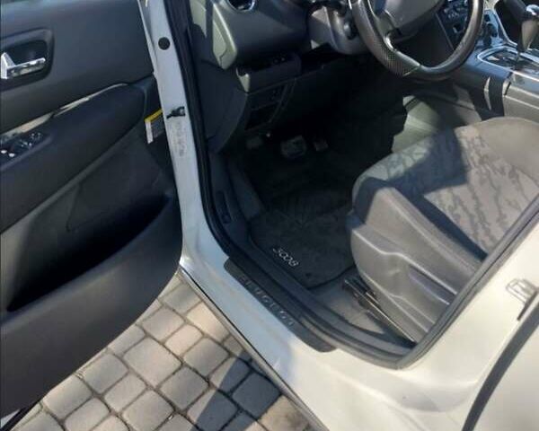 Білий Пежо 3008, об'ємом двигуна 1.56 л та пробігом 240 тис. км за 8200 $, фото 10 на Automoto.ua