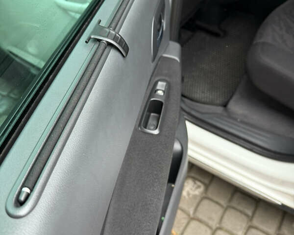 Белый Пежо 3008, объемом двигателя 1.56 л и пробегом 260 тыс. км за 8500 $, фото 30 на Automoto.ua