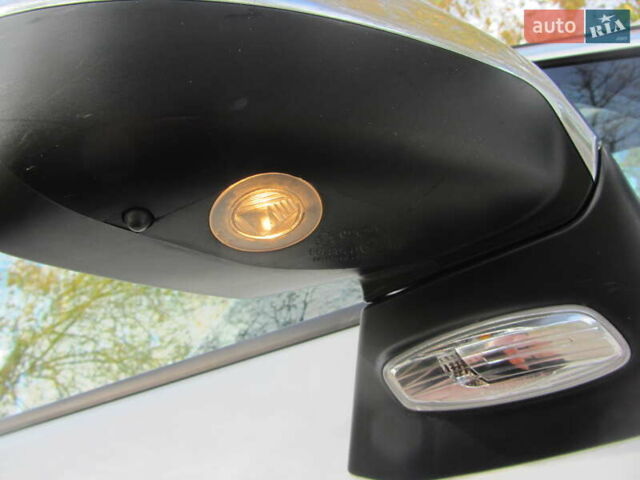 Белый Пежо 3008, объемом двигателя 1.6 л и пробегом 227 тыс. км за 8900 $, фото 87 на Automoto.ua