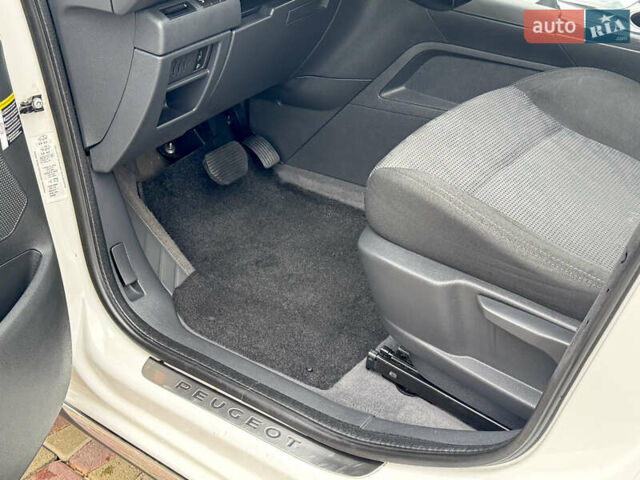 Белый Пежо 3008, объемом двигателя 1.6 л и пробегом 181 тыс. км за 8650 $, фото 19 на Automoto.ua