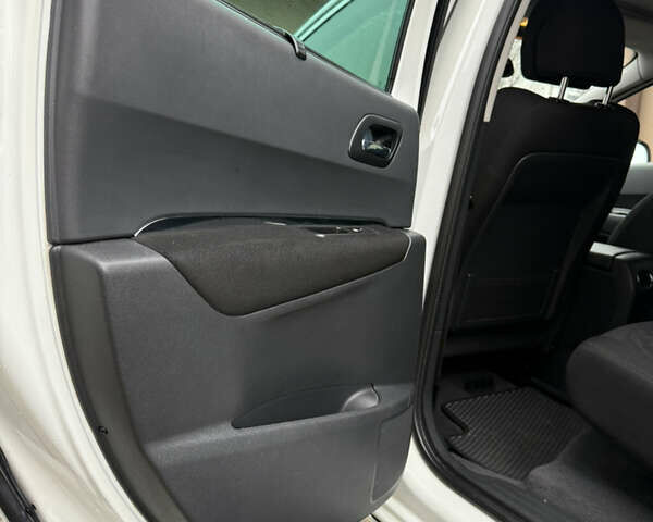 Белый Пежо 3008, объемом двигателя 1.56 л и пробегом 260 тыс. км за 8500 $, фото 29 на Automoto.ua