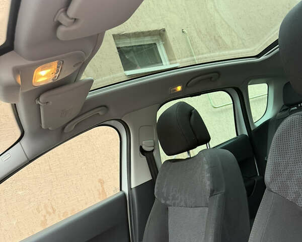 Белый Пежо 3008, объемом двигателя 1.56 л и пробегом 260 тыс. км за 8500 $, фото 23 на Automoto.ua