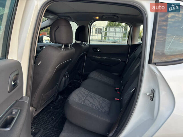 Пежо 3008 2010 в Черкассах на Automoto.ua Белый Пежо 3008, объемом двигателя 1.6 л и пробегом 169 тыс. км за 7950 $, фото 15 на Automoto.ua