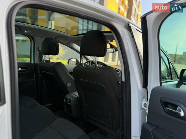 Белый Пежо 3008, объемом двигателя 2 л и пробегом 213 тыс. км за 8950 $, фото 41 на Automoto.ua