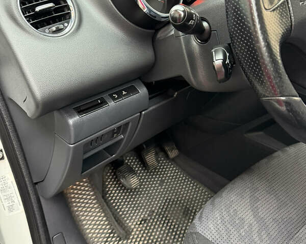 Белый Пежо 3008, объемом двигателя 1.56 л и пробегом 260 тыс. км за 8500 $, фото 21 на Automoto.ua