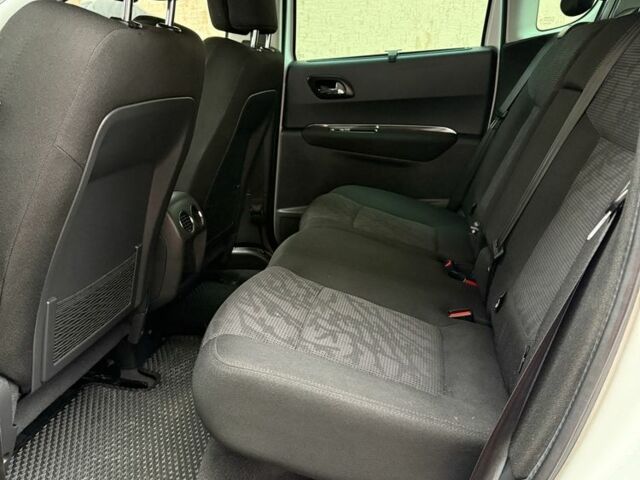 Белый Пежо 3008, объемом двигателя 1.6 л и пробегом 260 тыс. км за 8500 $, фото 7 на Automoto.ua