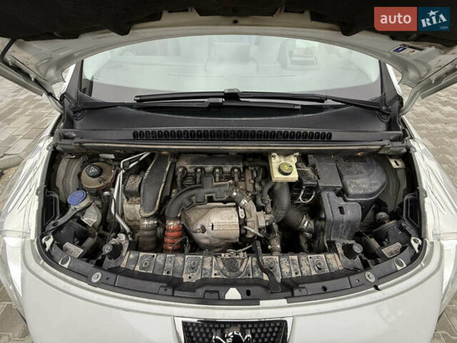 Білий Пежо 3008, об'ємом двигуна 1.6 л та пробігом 230 тис. км за 6900 $, фото 65 на Automoto.ua