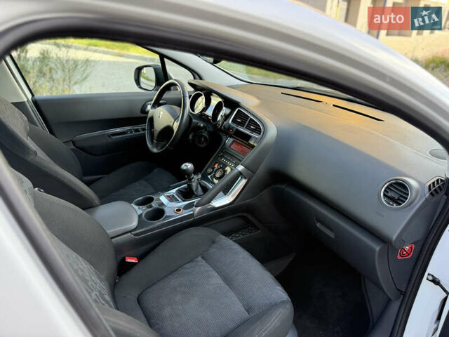 Белый Пежо 3008, объемом двигателя 2 л и пробегом 213 тыс. км за 8950 $, фото 38 на Automoto.ua