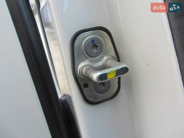 Белый Пежо 3008, объемом двигателя 1.6 л и пробегом 227 тыс. км за 8900 $, фото 14 на Automoto.ua