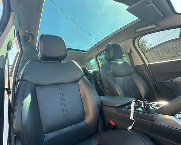 Белый Пежо 3008, объемом двигателя 1.56 л и пробегом 223 тыс. км за 9400 $, фото 5 на Automoto.ua