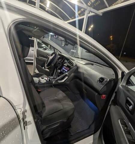 Білий Пежо 3008, об'ємом двигуна 2 л та пробігом 271 тис. км за 10300 $, фото 4 на Automoto.ua