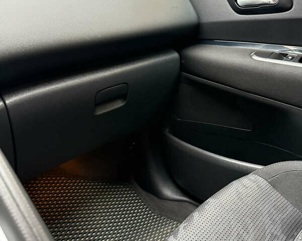 Белый Пежо 3008, объемом двигателя 1.56 л и пробегом 260 тыс. км за 8500 $, фото 31 на Automoto.ua