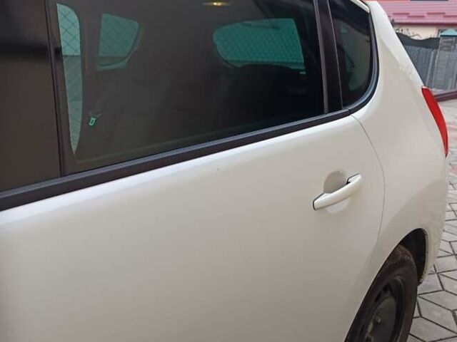 Білий Пежо 3008, об'ємом двигуна 2 л та пробігом 196 тис. км за 8350 $, фото 11 на Automoto.ua