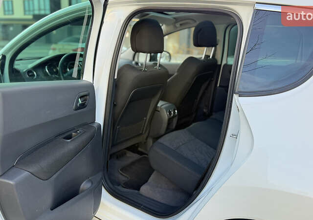 Белый Пежо 3008, объемом двигателя 2 л и пробегом 213 тыс. км за 8950 $, фото 33 на Automoto.ua