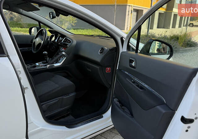 Белый Пежо 3008, объемом двигателя 2 л и пробегом 213 тыс. км за 8950 $, фото 36 на Automoto.ua