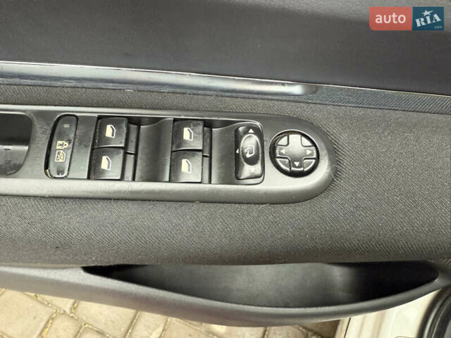 Белый Пежо 3008, объемом двигателя 1.56 л и пробегом 260 тыс. км за 8500 $, фото 24 на Automoto.ua