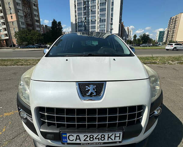 Белый Пежо 3008, объемом двигателя 1.56 л и пробегом 223 тыс. км за 9400 $, фото 1 на Automoto.ua