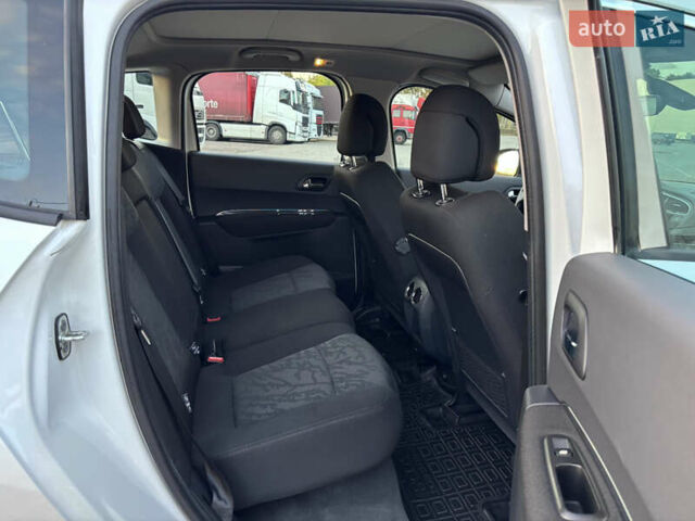 Пежо 3008 2010 в Черкассах на Automoto.ua Белый Пежо 3008, объемом двигателя 1.6 л и пробегом 169 тыс. км за 7950 $, фото 14 на Automoto.ua