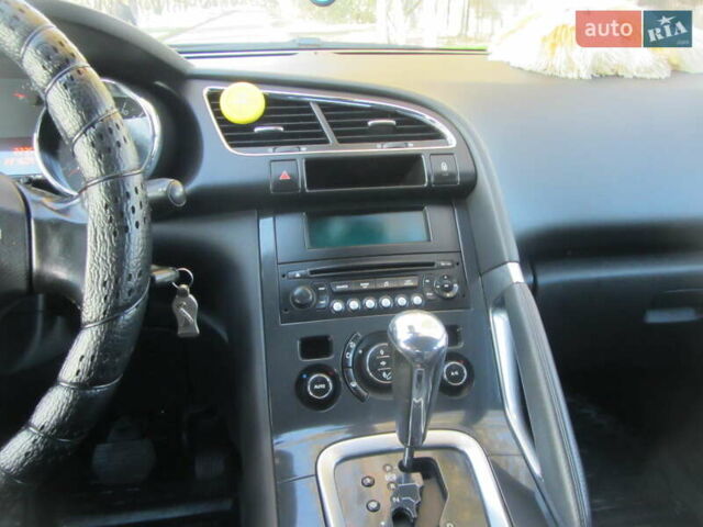 Белый Пежо 3008, объемом двигателя 1.6 л и пробегом 227 тыс. км за 8900 $, фото 19 на Automoto.ua