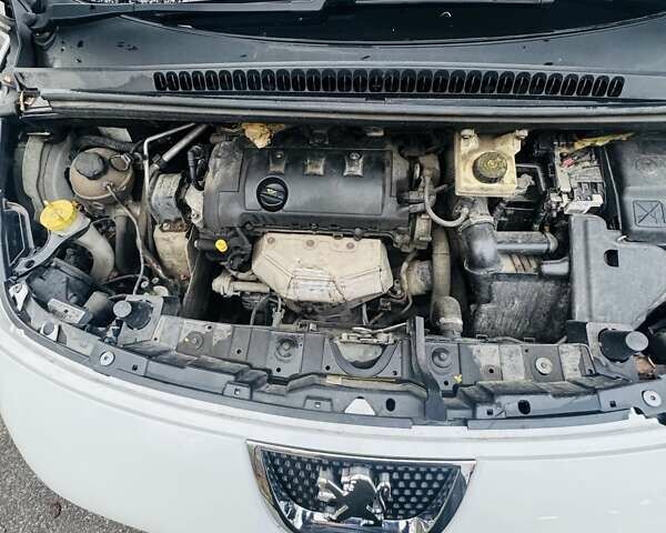 Белый Пежо 3008, объемом двигателя 1.6 л и пробегом 170 тыс. км за 6500 $, фото 11 на Automoto.ua