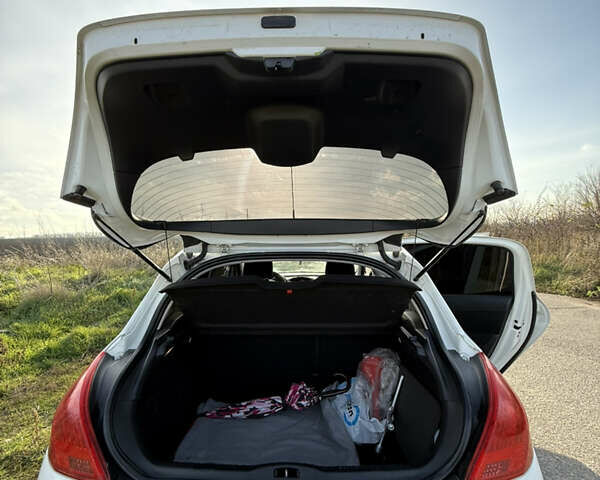 Белый Пежо 3008, объемом двигателя 1.6 л и пробегом 193 тыс. км за 6700 $, фото 9 на Automoto.ua