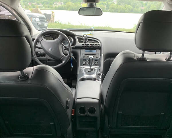 Білий Пежо 3008, об'ємом двигуна 1.6 л та пробігом 194 тис. км за 11000 $, фото 4 на Automoto.ua