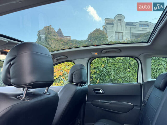 Пежо 3008 2011 в Черновцах на Automoto.ua Белый Пежо 3008, объемом двигателя 2 л и пробегом 256 тыс. км за 8999 $, фото 17 на Automoto.ua