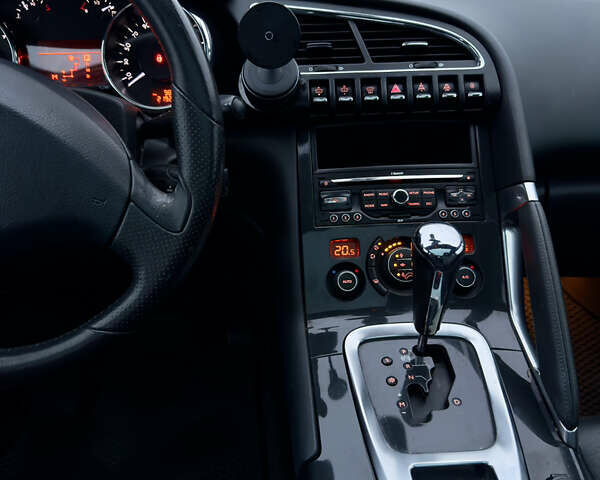 Белый Пежо 3008, объемом двигателя 2 л и пробегом 220 тыс. км за 10300 $, фото 8 на Automoto.ua