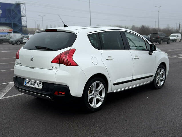 Белый Пежо 3008, объемом двигателя 2 л и пробегом 220 тыс. км за 10300 $, фото 2 на Automoto.ua