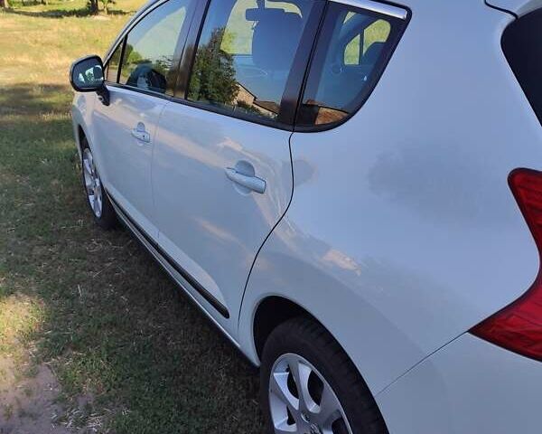 Белый Пежо 3008, объемом двигателя 1.6 л и пробегом 192 тыс. км за 7900 $, фото 5 на Automoto.ua