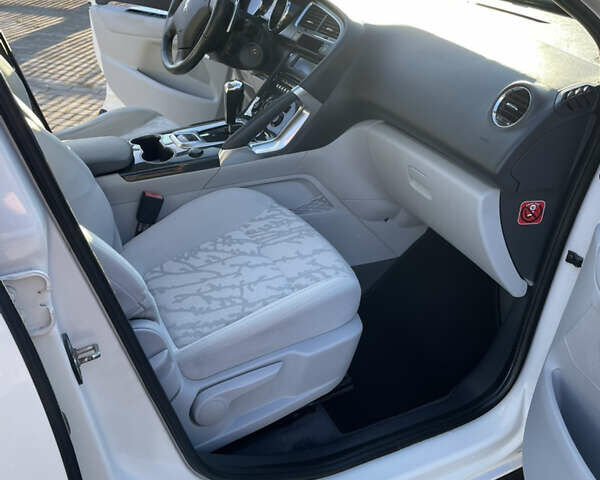 Белый Пежо 3008, объемом двигателя 1.6 л и пробегом 240 тыс. км за 8300 $, фото 13 на Automoto.ua