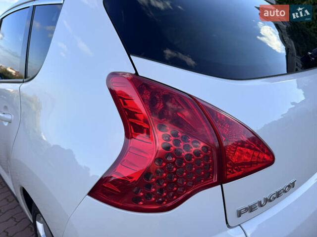Белый Пежо 3008, объемом двигателя 2 л и пробегом 256 тыс. км за 8700 $, фото 10 на Automoto.ua