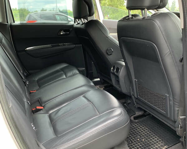 Білий Пежо 3008, об'ємом двигуна 1.6 л та пробігом 194 тис. км за 11000 $, фото 15 на Automoto.ua