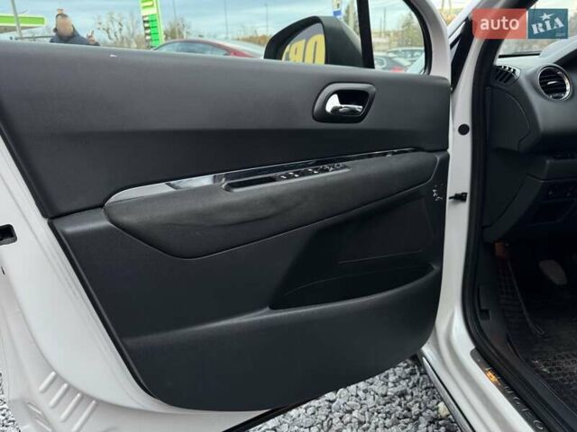 Пежо 3008 2011 в Стрые на Automoto.ua Белый Пежо 3008, объемом двигателя 1.56 л и пробегом 197 тыс. км за 7200 $, фото 15 на Automoto.ua