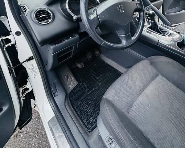 Белый Пежо 3008, объемом двигателя 1.6 л и пробегом 170 тыс. км за 6500 $, фото 9 на Automoto.ua