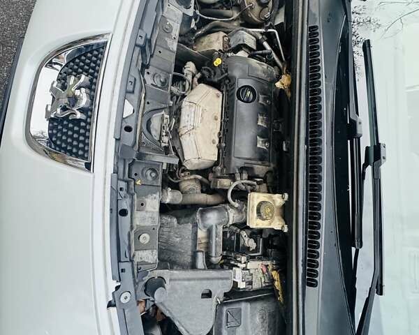 Белый Пежо 3008, объемом двигателя 1.6 л и пробегом 170 тыс. км за 6500 $, фото 10 на Automoto.ua