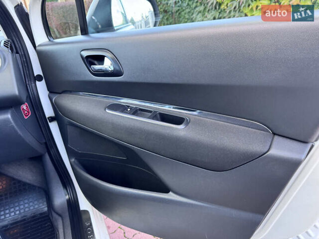 Пежо 3008 2011 в Черновцах на Automoto.ua Белый Пежо 3008, объемом двигателя 2 л и пробегом 256 тыс. км за 9550 $, фото 17 на Automoto.ua