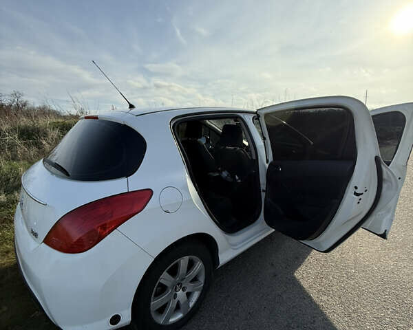 Белый Пежо 3008, объемом двигателя 1.6 л и пробегом 193 тыс. км за 6700 $, фото 34 на Automoto.ua